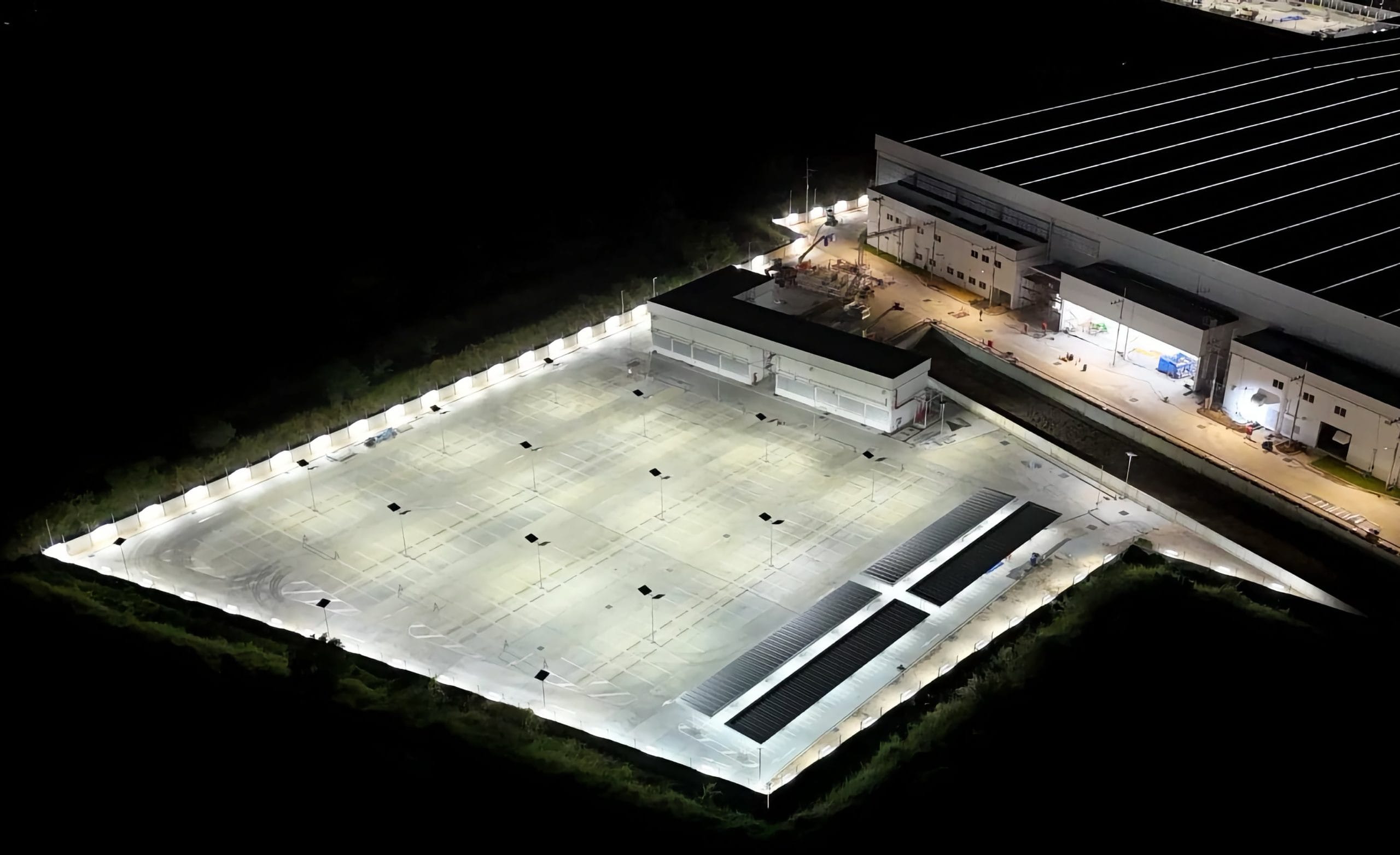 A brightly illuminated parking lot using Soltech Parking Lot Lights